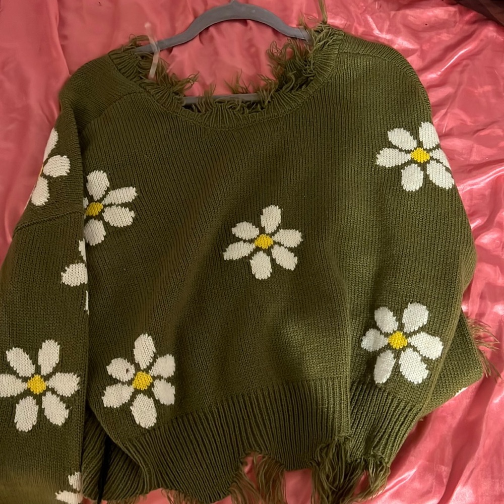 soft v- neck flower sweater